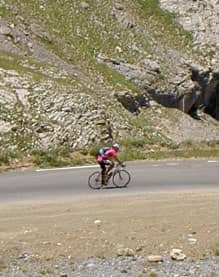 La route de la Bonette est la plus haute d'Europe cycliste gravissant Bonette